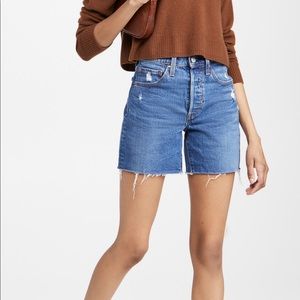 Levi’s 501 mid thigh shorts